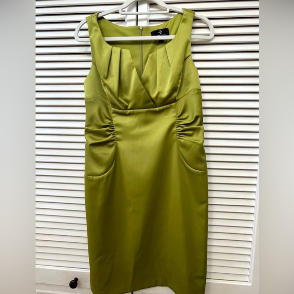 Roni Nicole Dresses & Skirts - Stunning satin Roni Nicole cocktail dress